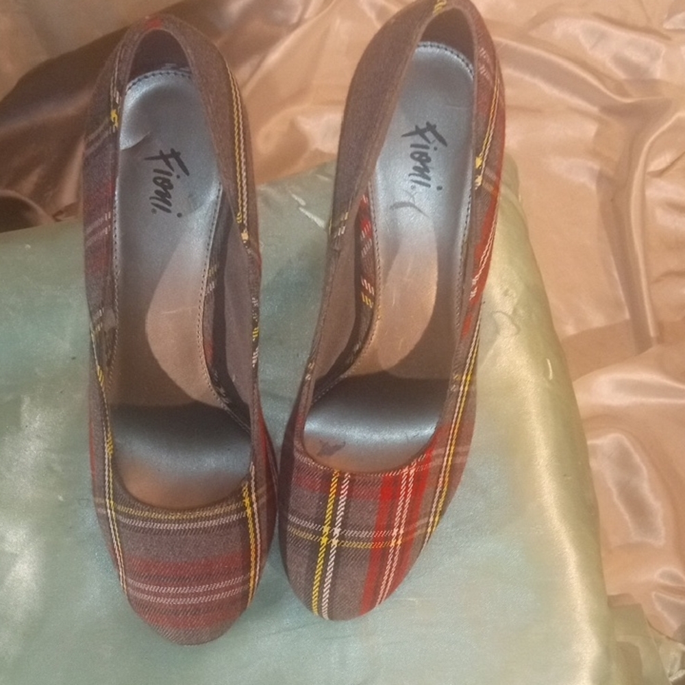 FIONI Clothing Red and Gray Plaid Heels